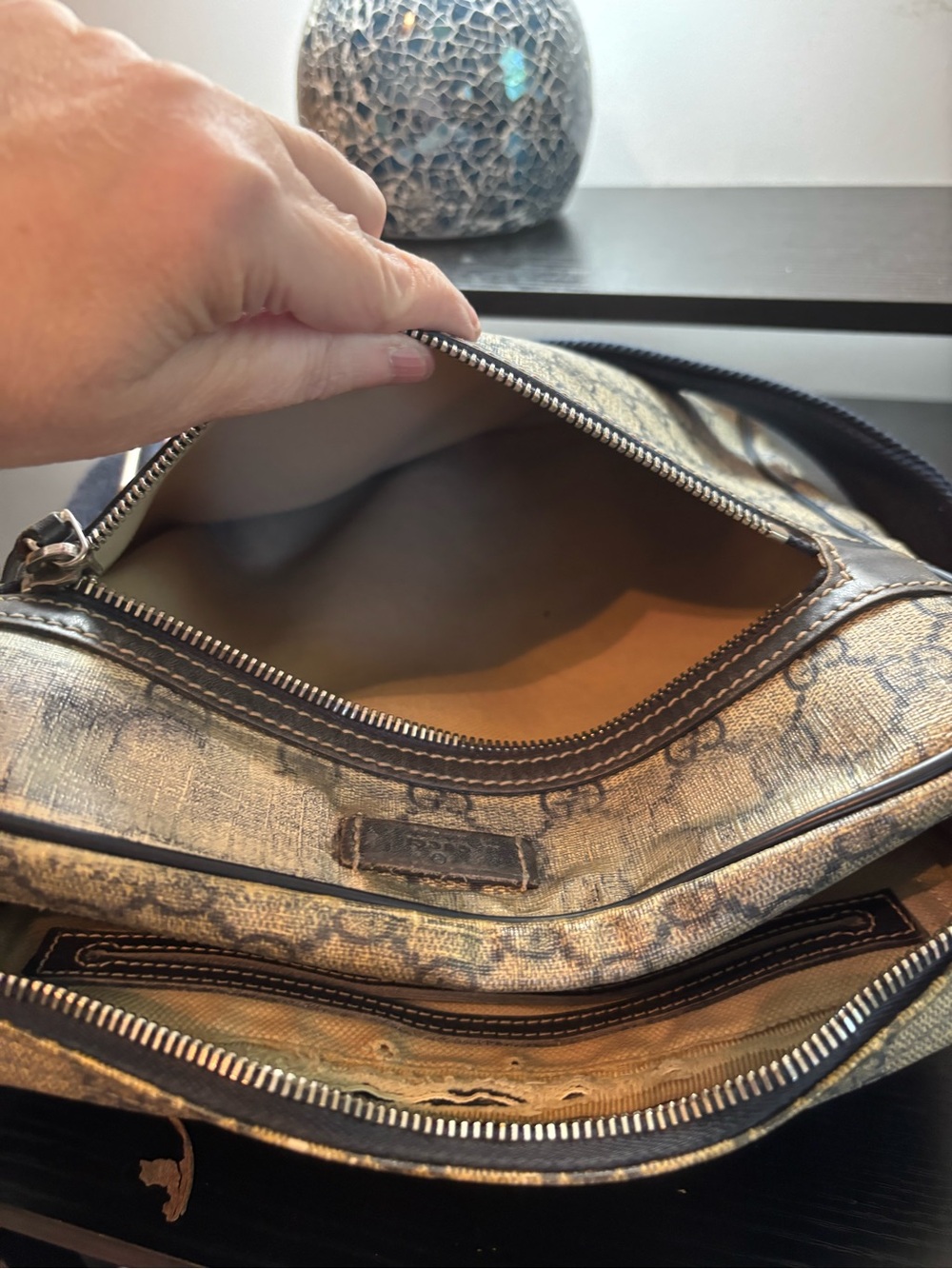 Authentic Gucci GG Supreme Coated Canvas Messenger Bag - Picture 8 of 14